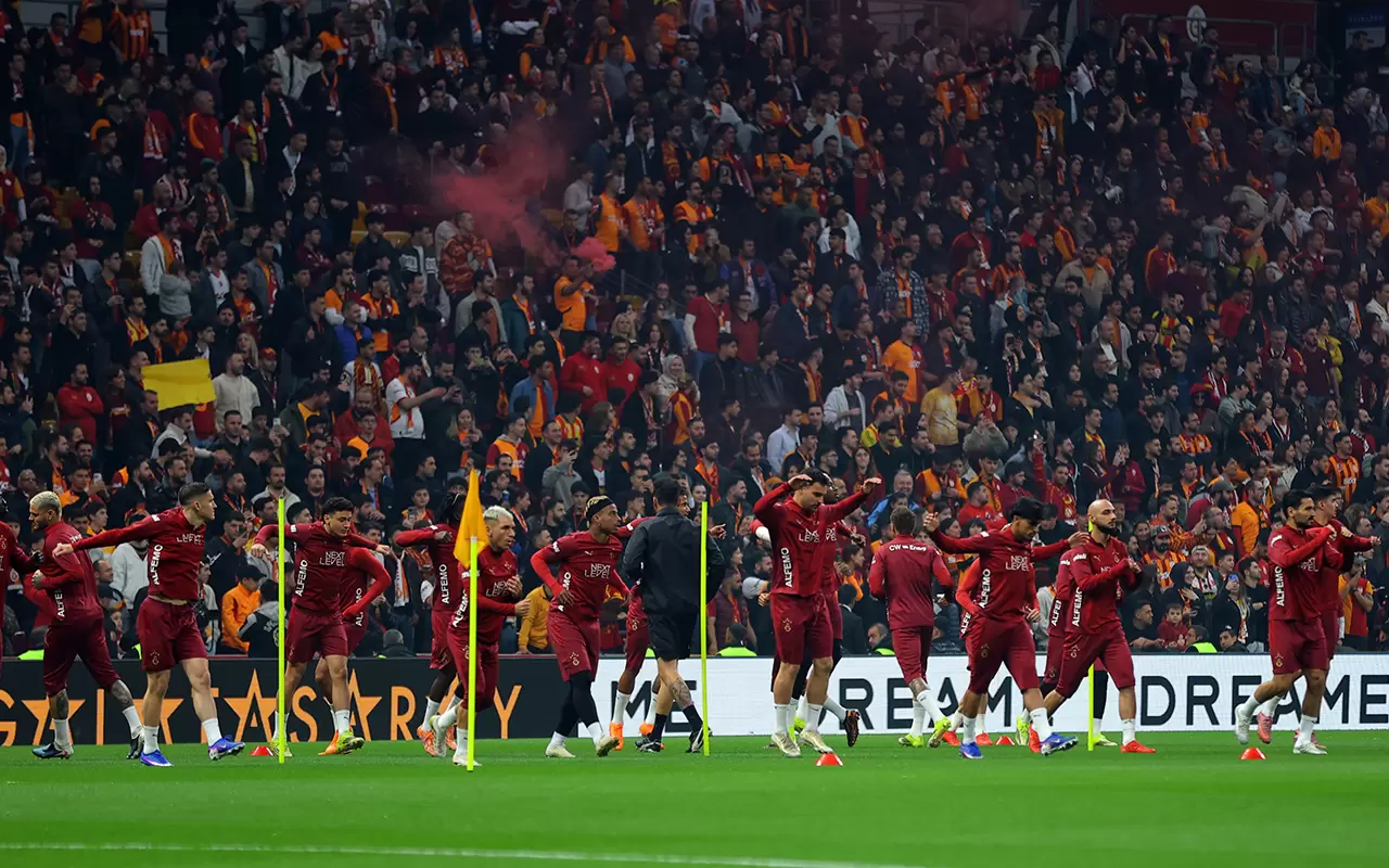 Galatasaray'ın şampiyonluk idmanında görsel şölen! 18