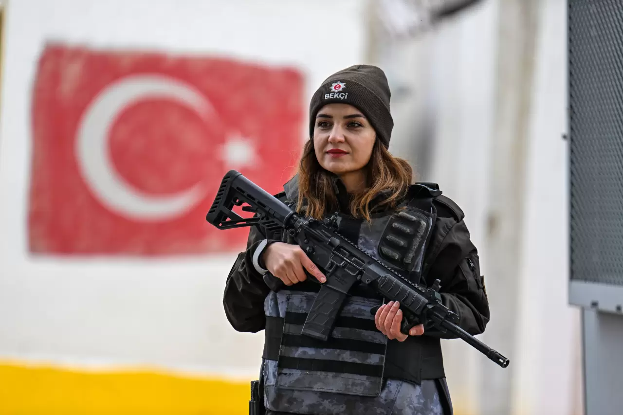 Mesleğini gören inanmıyor! Van'da tek: Şehit kızı babasından izinden gitti 5