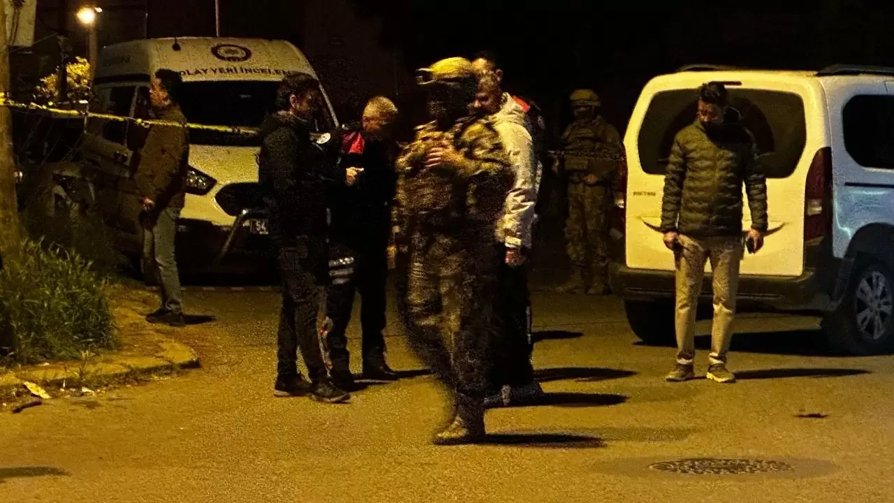 3 sokak boyunca polisten kaçan şahıs okul önünde vuruldu! 1