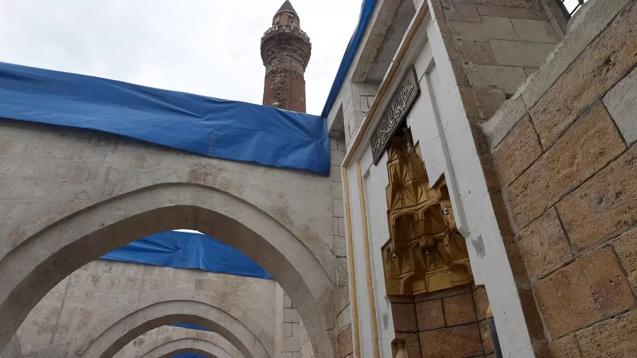 829 yıllık miras kurtarılıyor: Sivas Ulu Cami’de tarihi restorasyon! 7