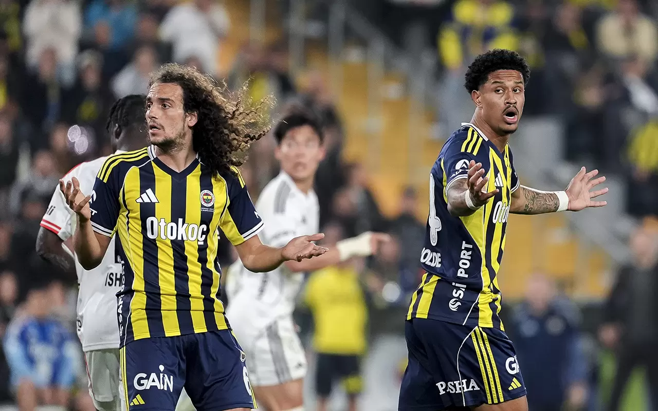 Fenerbahçe - Beşiktaş derbi maçına damga vuran anlar 13