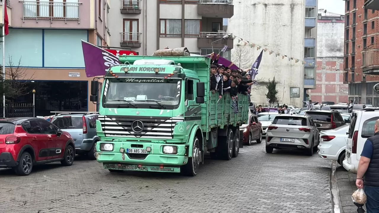 TFF 3. Lig’de haftanın en ilginç taraftar görüntüleri Hopa’dan geldi 2