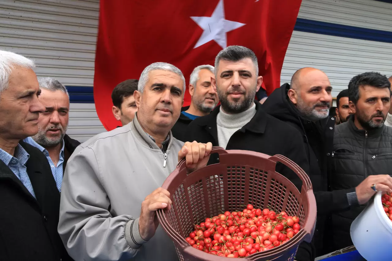 Kiraz gram altınla yarışıyor! Yılın ilk kirazı 6 bin TL'den satıldı 5