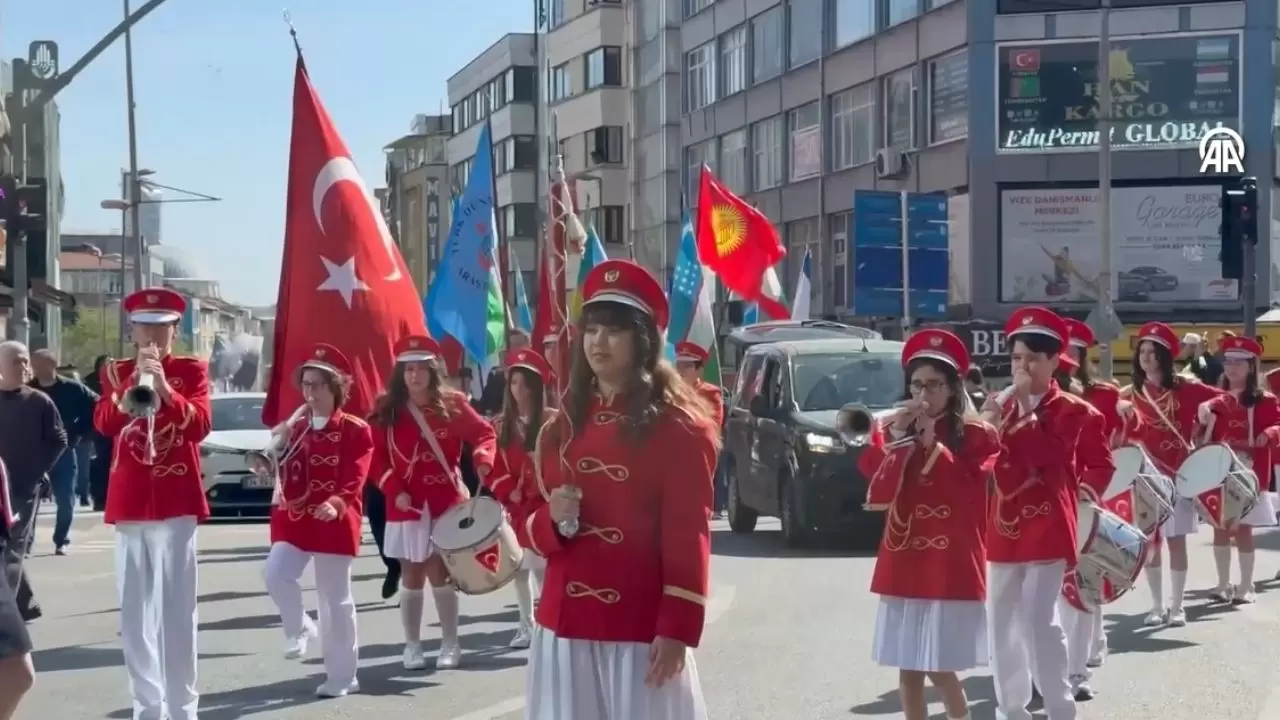 İstanbul’da Türk Dünyası rüzgarı! 14 farklı bölgeden 250 çocuk Kadıköy’ü renklendirdi 13