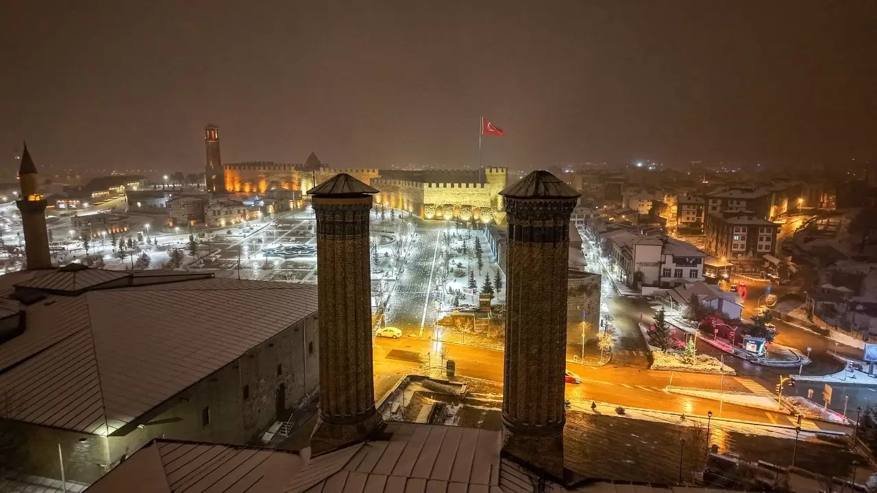 Erzurum’da nisan ortasında kış manzarası 6