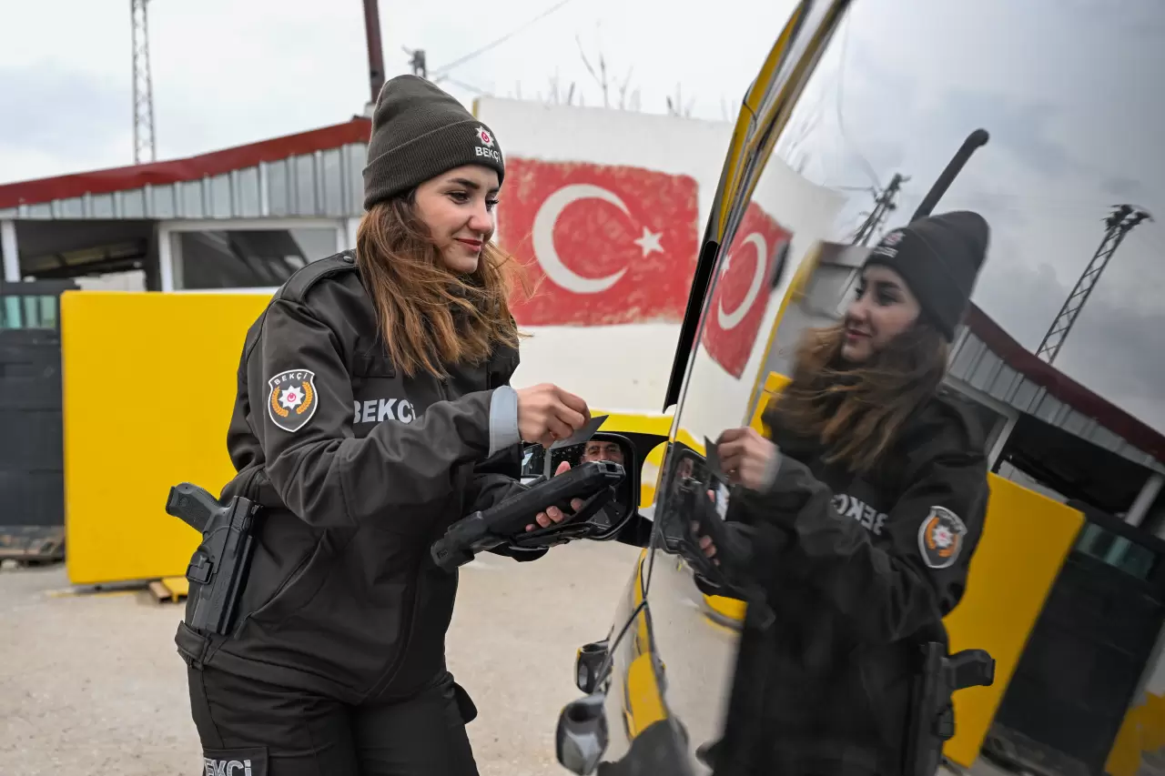 Mesleğini gören inanmıyor! Van'da tek: Şehit kızı babasından izinden gitti 2