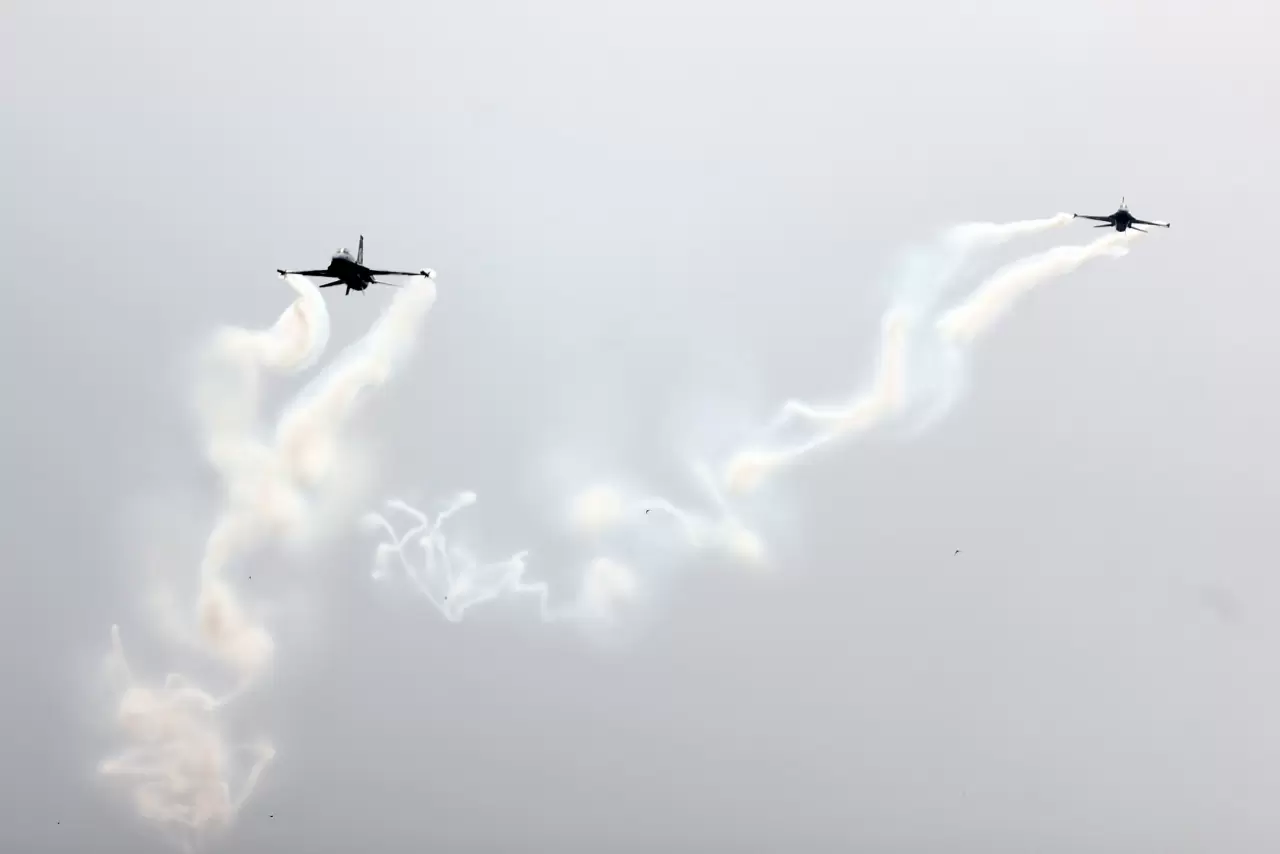 SOLOTÜRK’ten tarihi uçuş: İki uçakla 15. yıl kutlaması nefes kesti 7