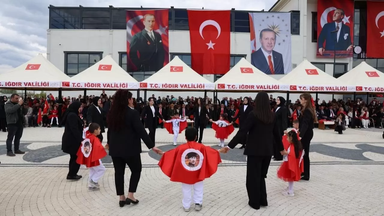 Iğdır’da 106. yıl coşkusu! 100. Yıl Kütüphanesi önünde görkemli tören 5