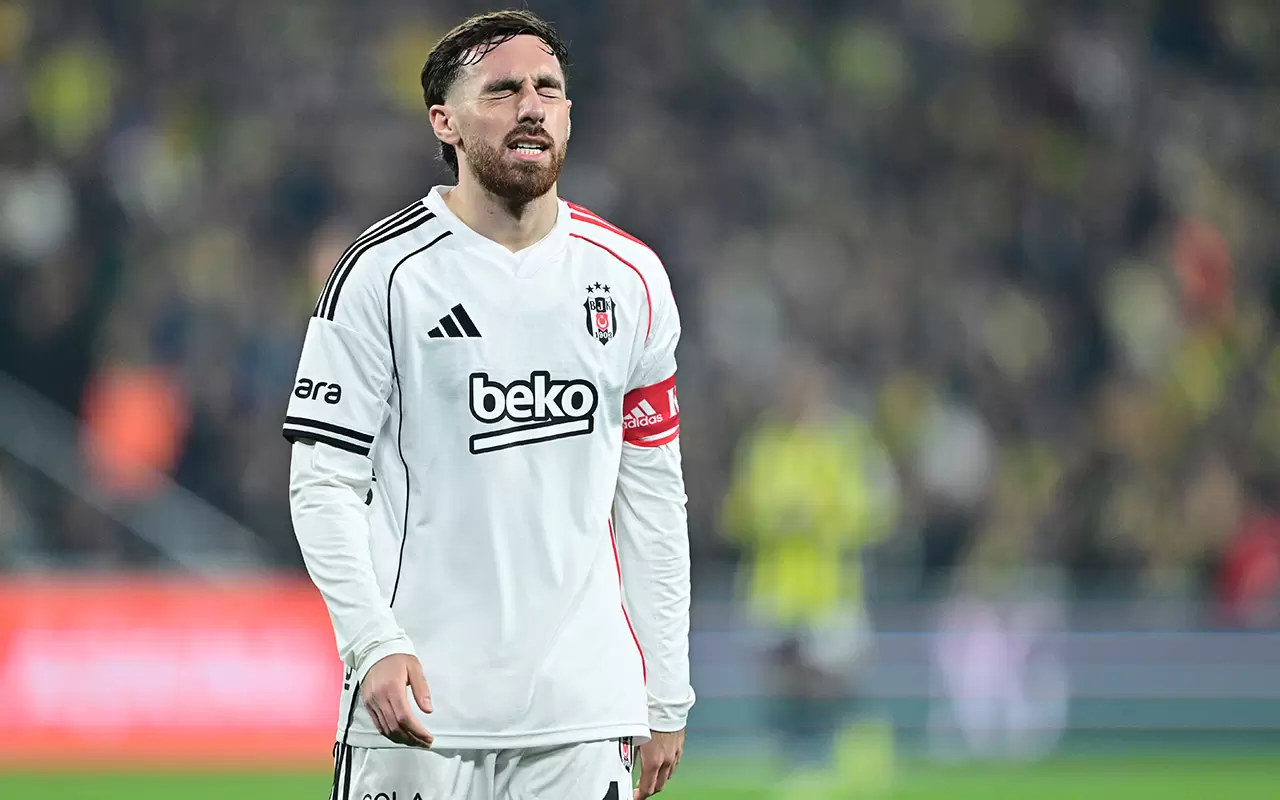 Fenerbahçe - Beşiktaş derbi maçına damga vuran anlar 6