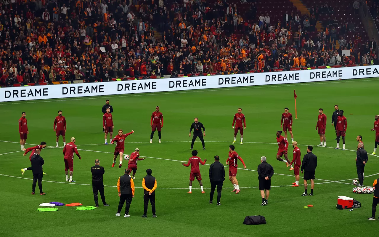 Galatasaray'ın şampiyonluk idmanında görsel şölen! 17