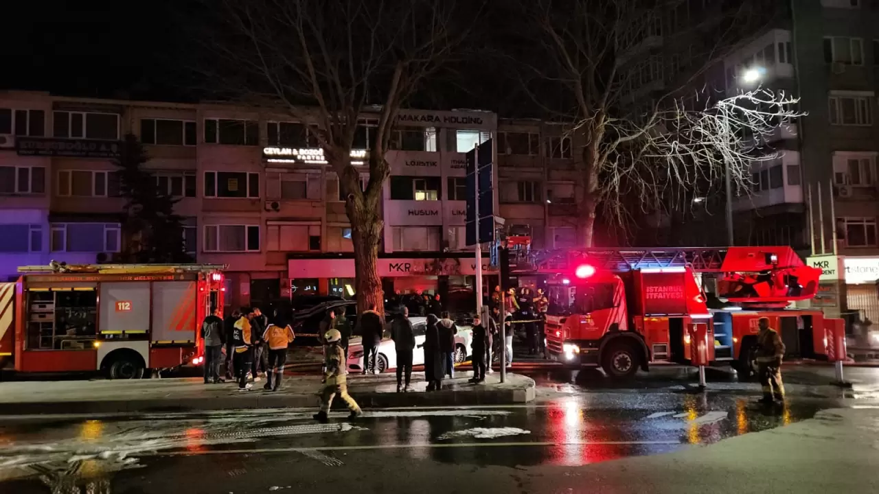 Beşiktaş’ta bir oto galeride çıkan yangın 15 araca sıçradı 3