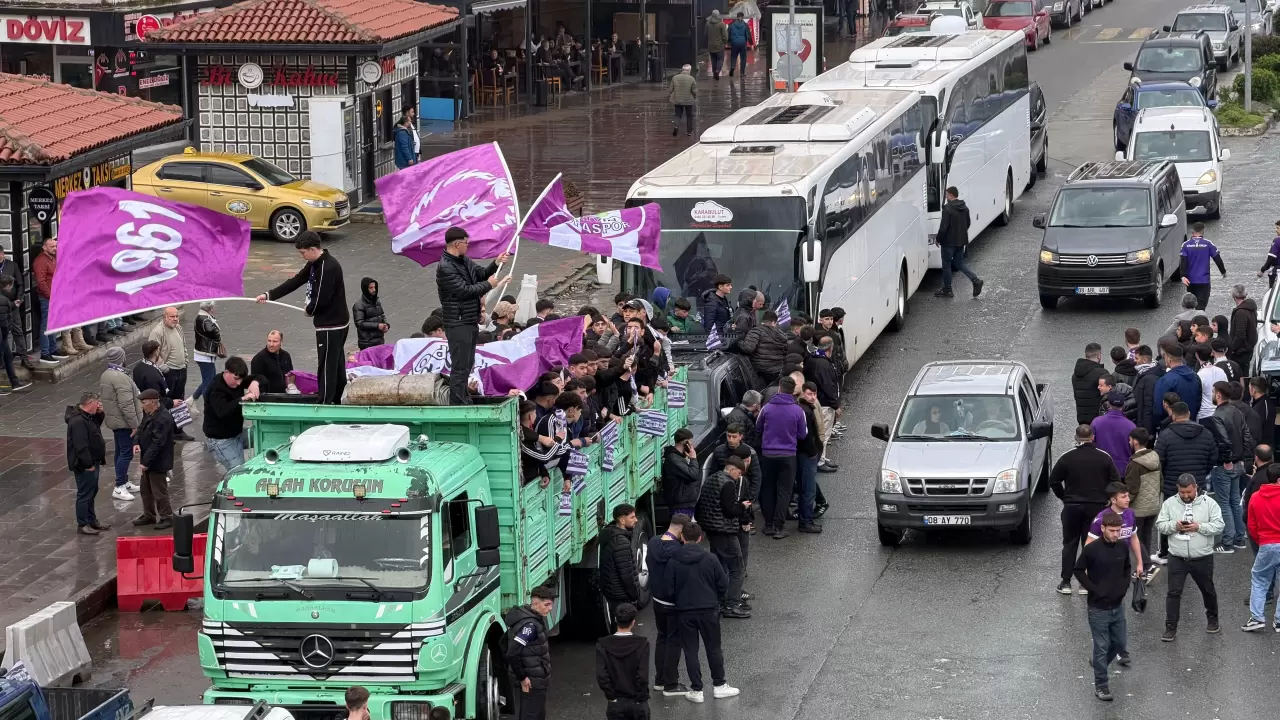 TFF 3. Lig’de haftanın en ilginç taraftar görüntüleri Hopa’dan geldi 3