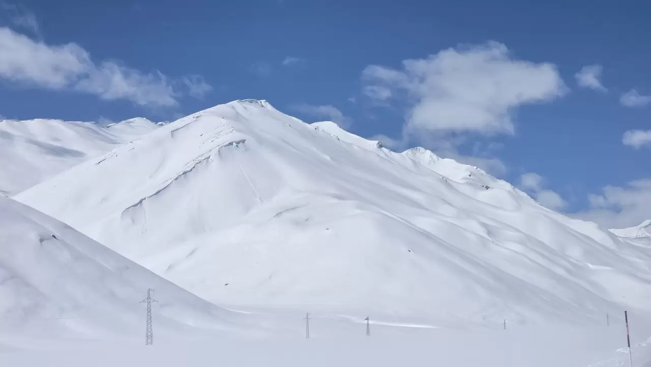 Karabet Geçidi ve yüksek dağlar kartpostallık görüntüler sundu 7