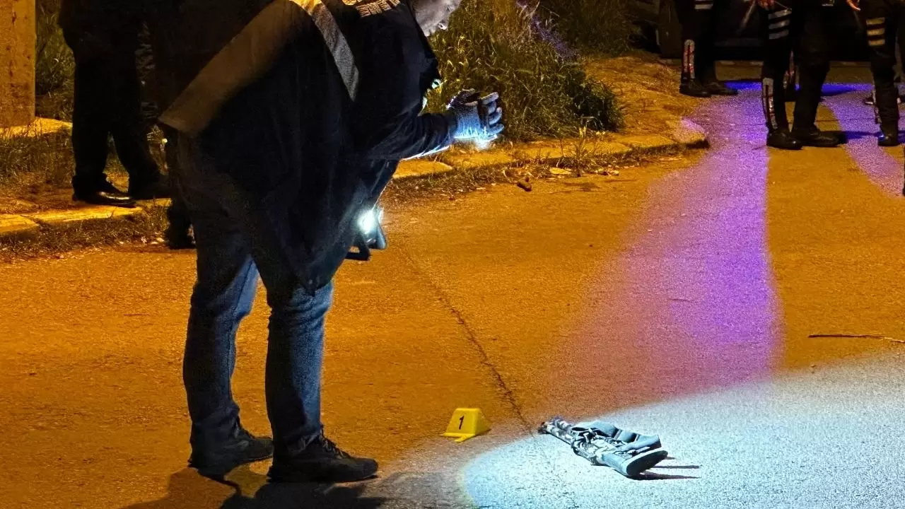 3 sokak boyunca polisten kaçan şahıs okul önünde vuruldu! 6