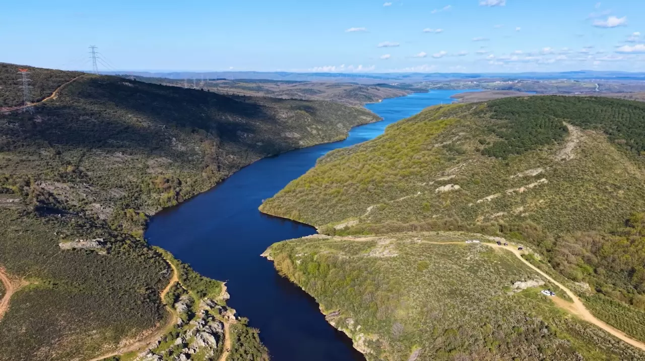 Ömerli Barajı'nda tablo gibi manzara! Dronla çekilen görüntüler büyüledi 1