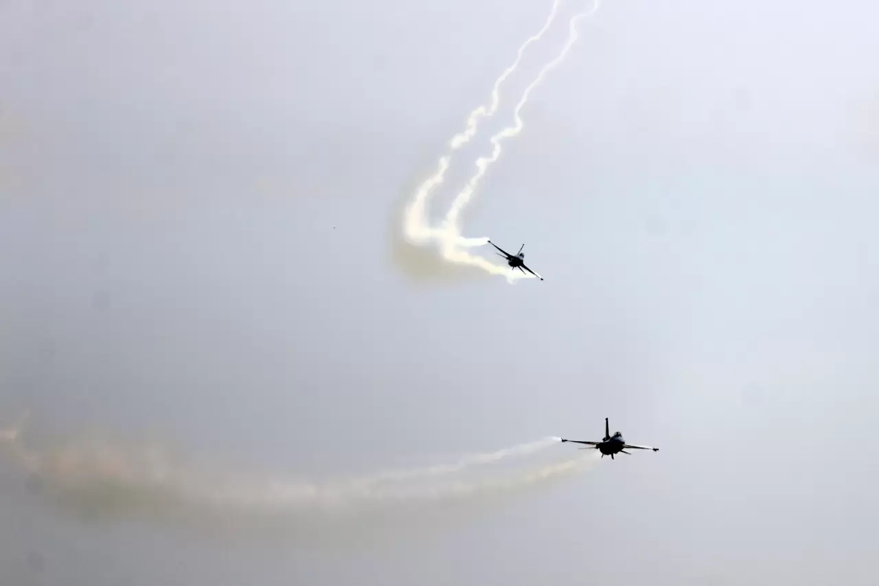 SOLOTÜRK’ten tarihi uçuş: İki uçakla 15. yıl kutlaması nefes kesti 9