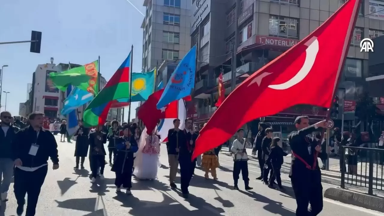 İstanbul’da Türk Dünyası rüzgarı! 14 farklı bölgeden 250 çocuk Kadıköy’ü renklendirdi 12