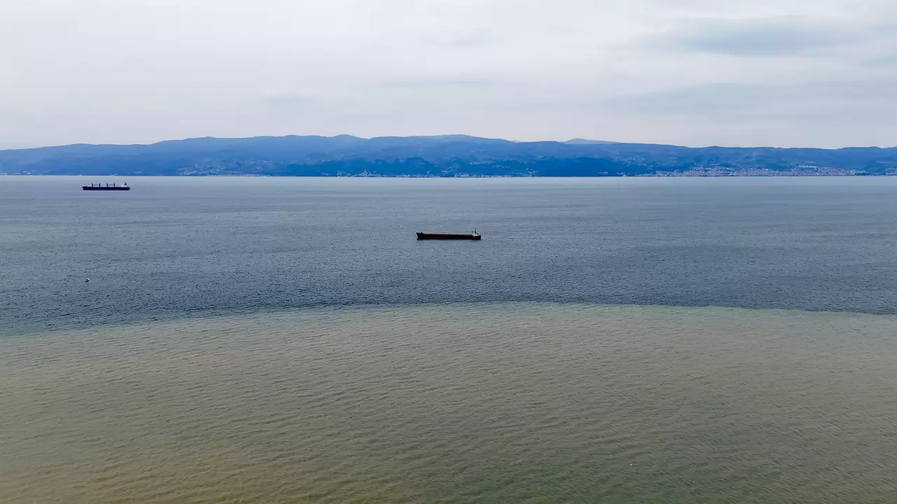 Sağanak sonrası deniz kahverengiye döndü! O anlar havadan görüntülendi! 8