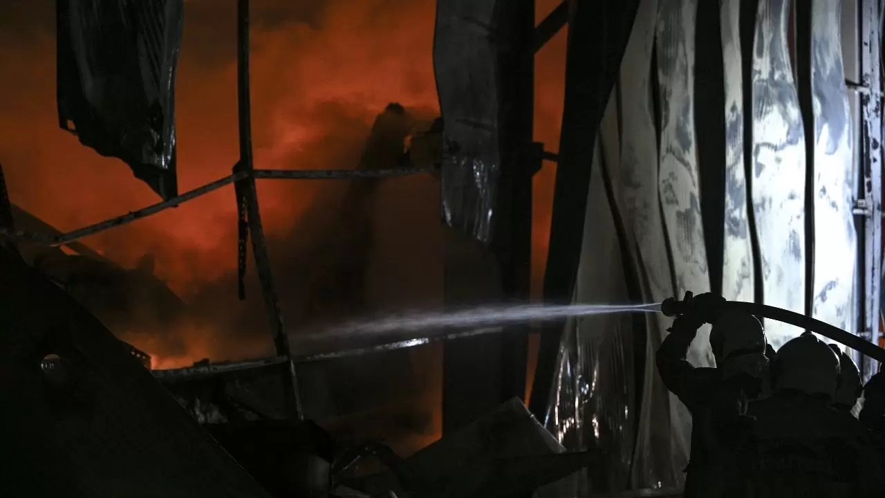 Ankara Sincan’da korkutan yangın: İlaç fabrikası 5 saatte söndürüldü 10