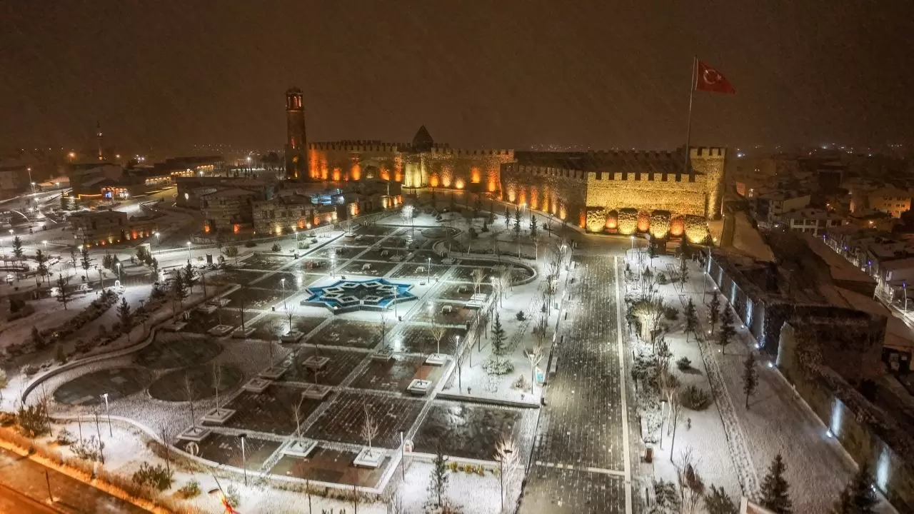 Erzurum’da nisan ortasında kış manzarası 3