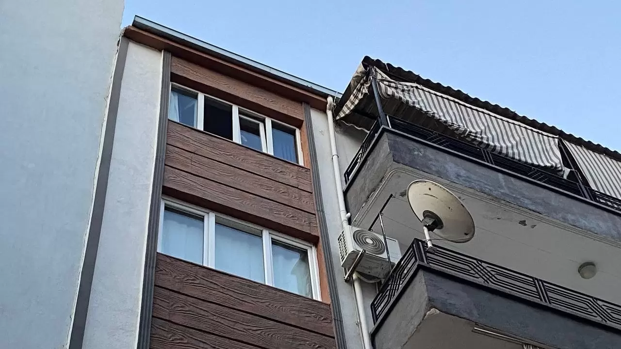 Aydın’da feci ölüm: Cam silerken 5. kattan düşen kadın hayatını kaybetti! 3