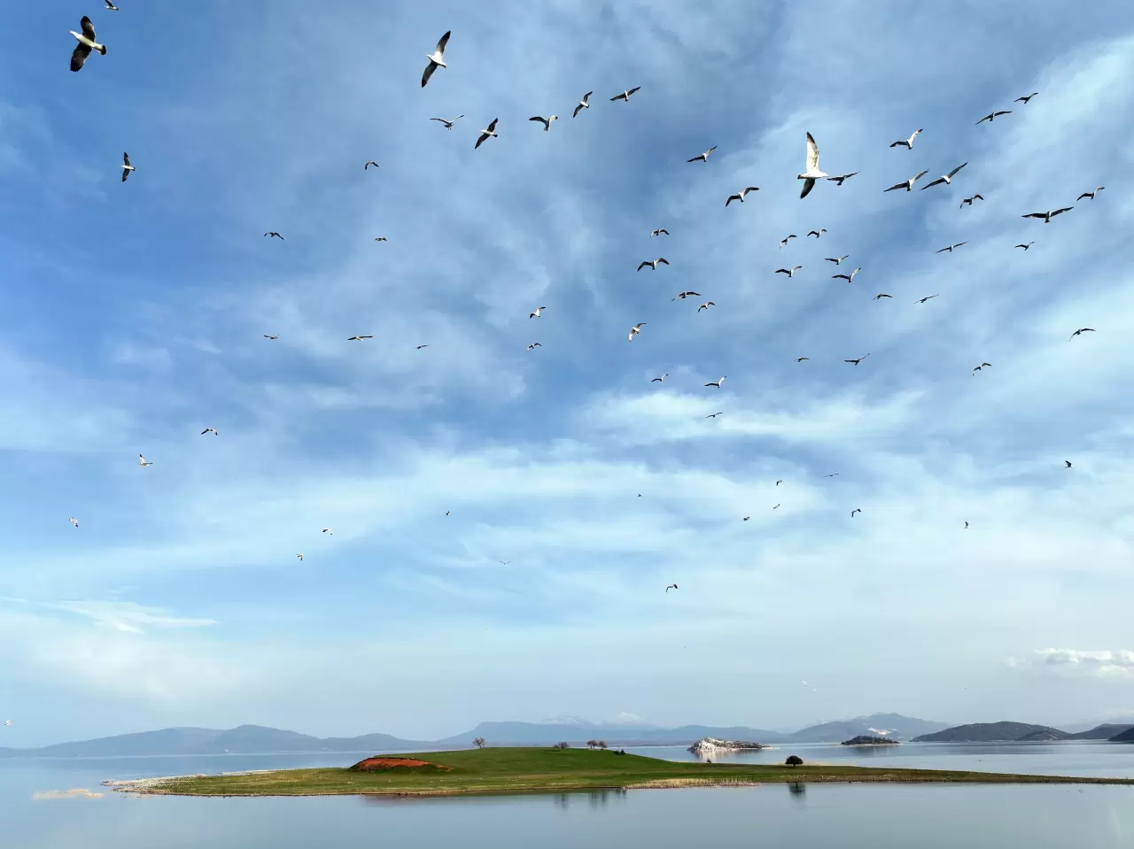 Kış ve bahar bir arada: Beyşehir Gölü manzarasıyla hayran bıraktı 3