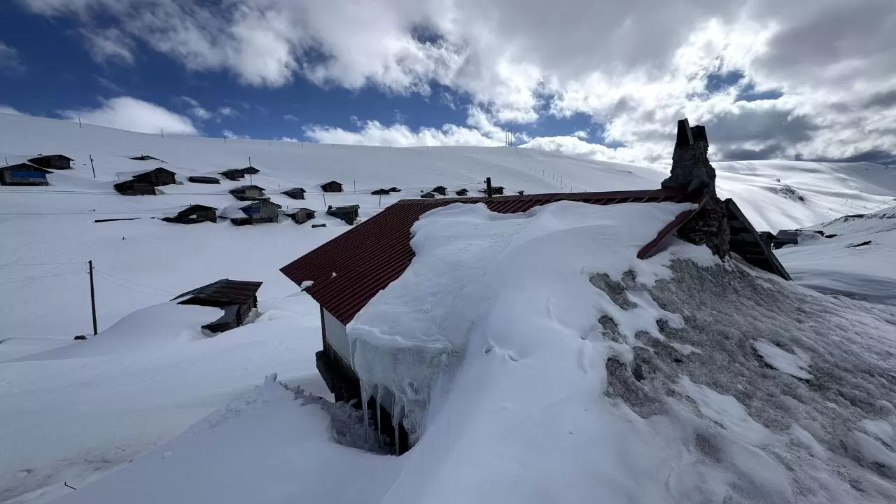 Nisan ayında kış geri döndü! Ardahan ve Kars'ta kar kalınlığı 1 metreyi aştı 1