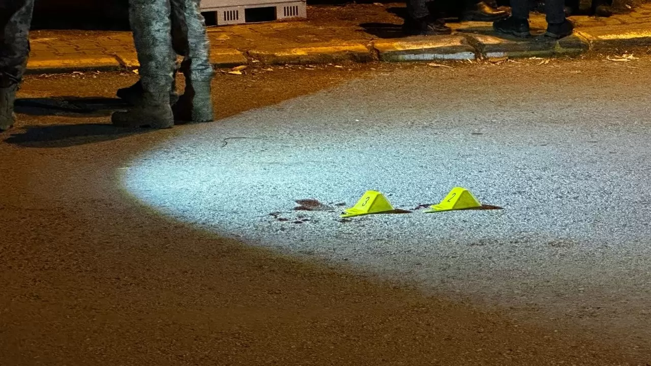 3 sokak boyunca polisten kaçan şahıs okul önünde vuruldu! 5