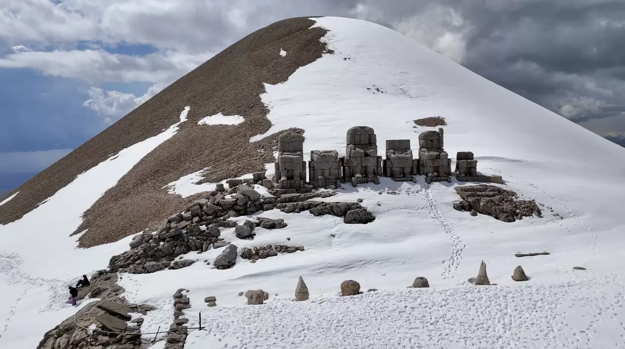 UNESCO mirası Nemrut'ta kış güzelliği: Manzarayı görenler hayran kaldı 4