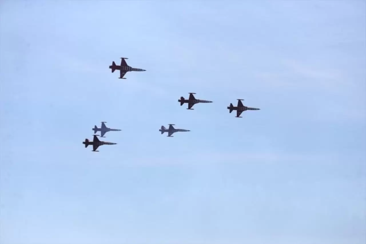 Türk Yıldızları’ndan 111. Yıl selamı 6