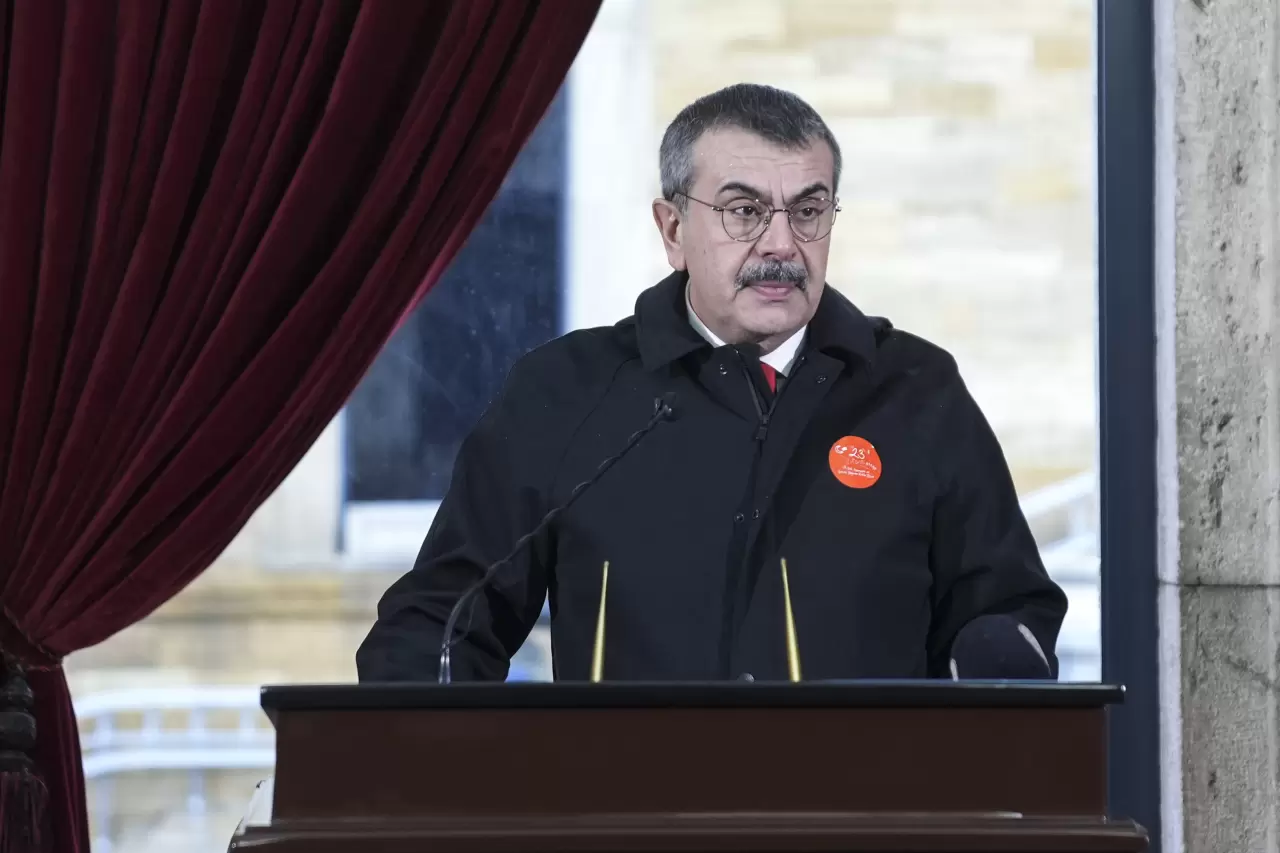 Bakan Tekin ve öğrenciler Ata’nın huzurunda: 'Köklerinden güç alan nesiller yetiştireceğiz' 4