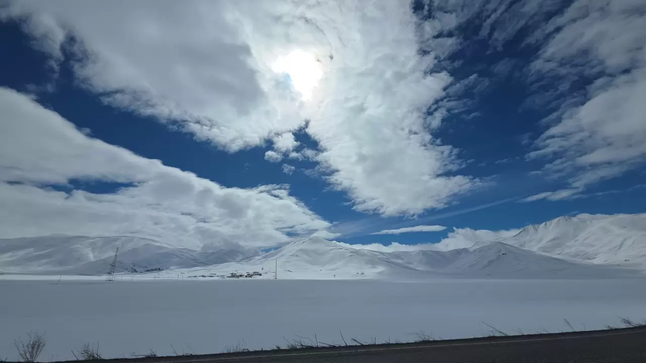 Karabet Geçidi ve yüksek dağlar kartpostallık görüntüler sundu 4