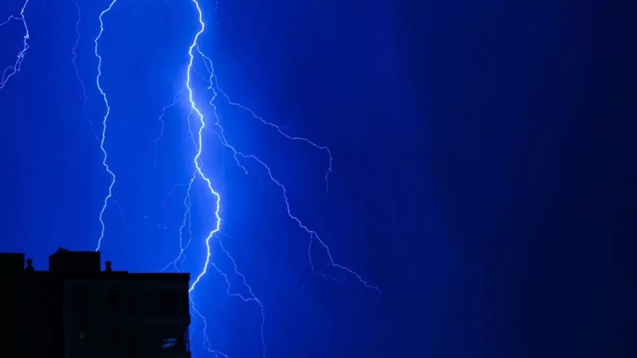 Meteoroloji'den şiddetli yağış ve çığ uyarısı! Bugün hava nasıl olacak? 4