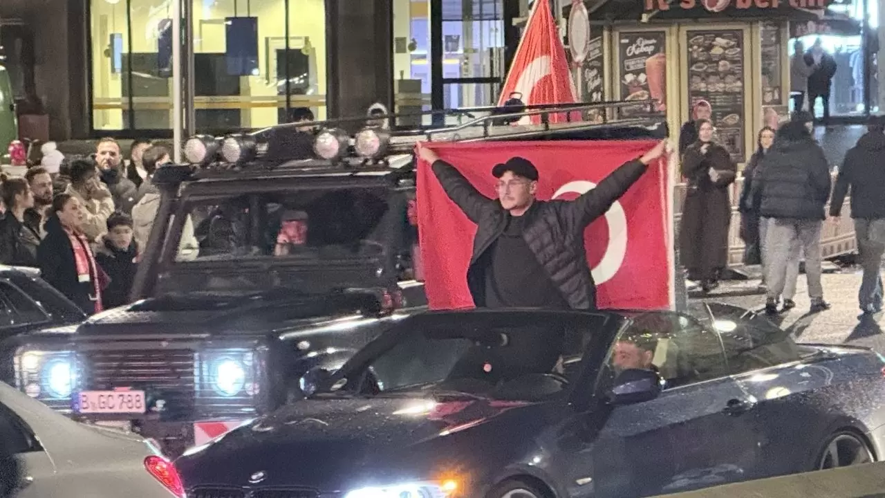 Türk ve Boşnak taraftarlar Kurfürstendamm’da buluştu! 2