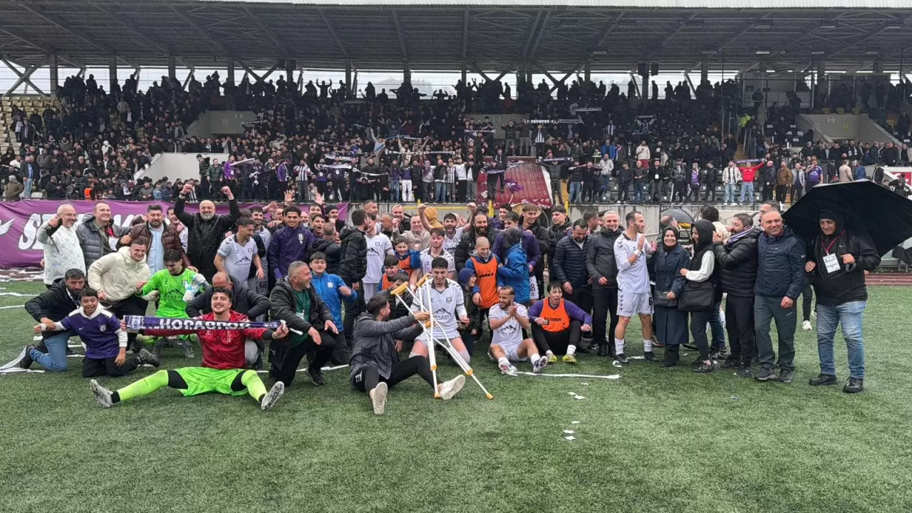 TFF 3. Lig’de haftanın en ilginç taraftar görüntüleri Hopa’dan geldi 1