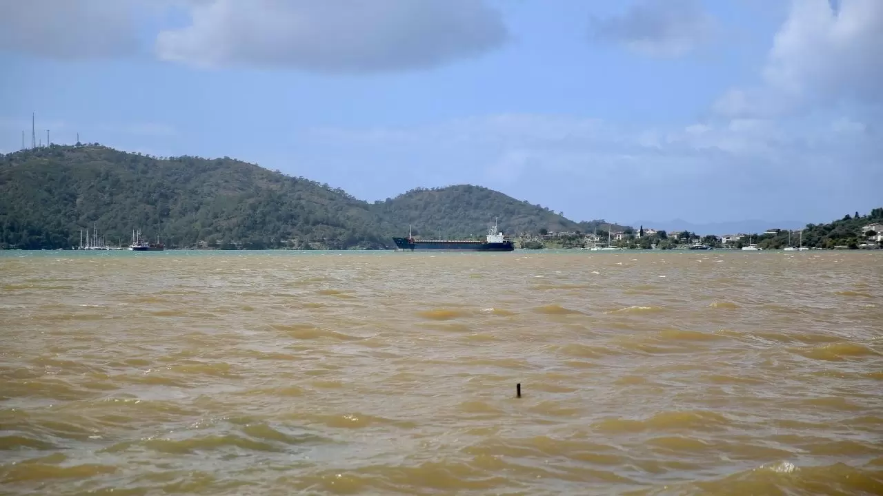 Yağış sonrası deniz kahverengi ve turkuaza büründü 7