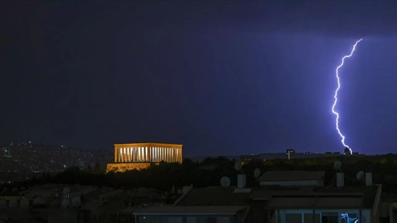 Meteoroloji'den şiddetli yağış ve çığ uyarısı! Bugün hava nasıl olacak? 5