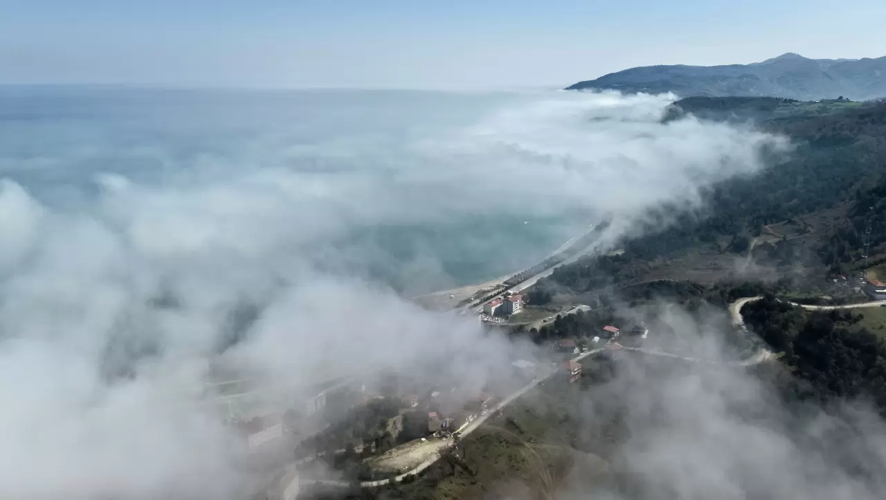 Karadeniz sahilinde kartpostallık görüntüler: Sis bulutu dronla kaydedildi 2