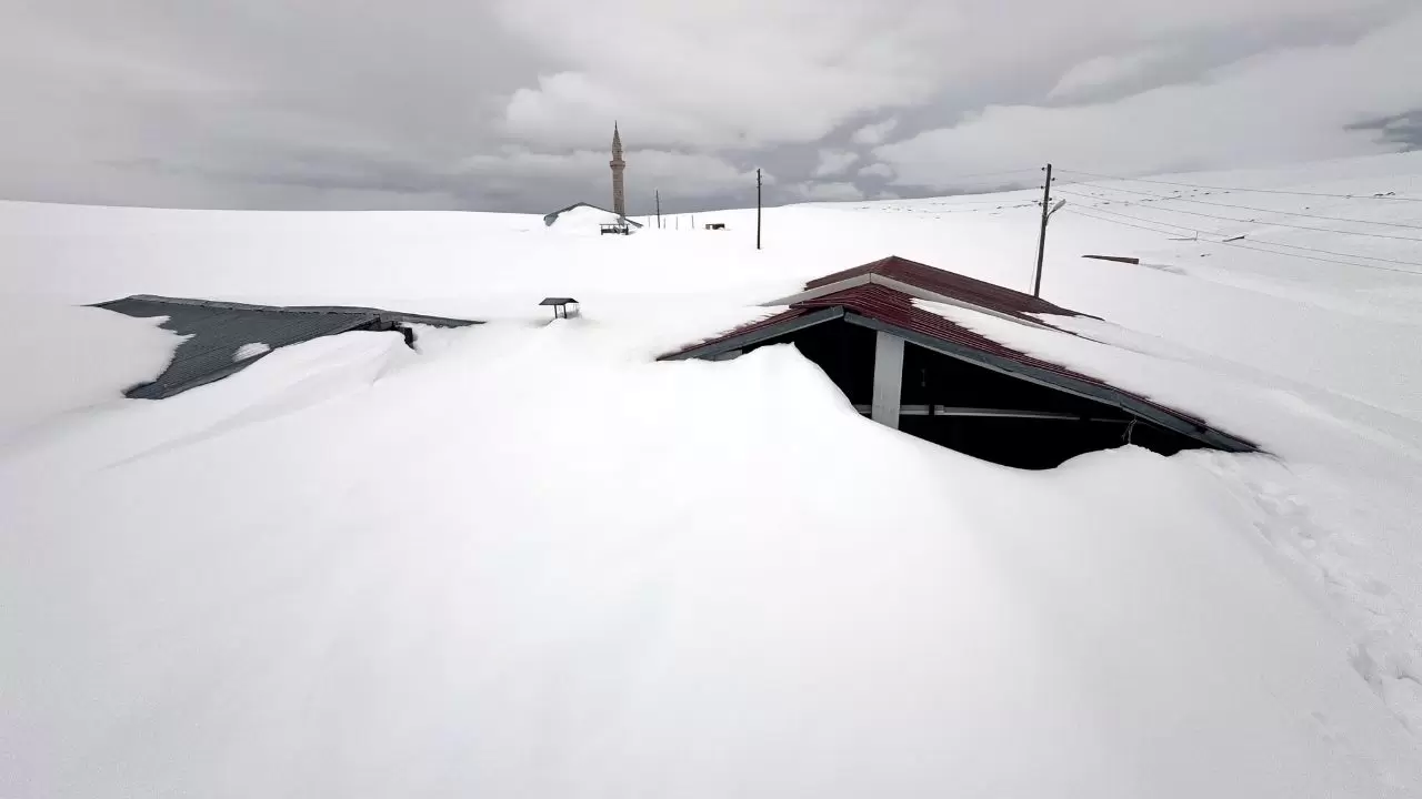 2 bin 580 rakımlı Bülbülan Yaylası kara gömüldü! 8