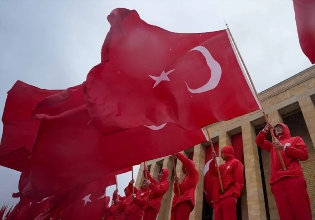 Yağmur çamur dinlemediler! Minik kalpler Ata'nın huzuruna koştu 5