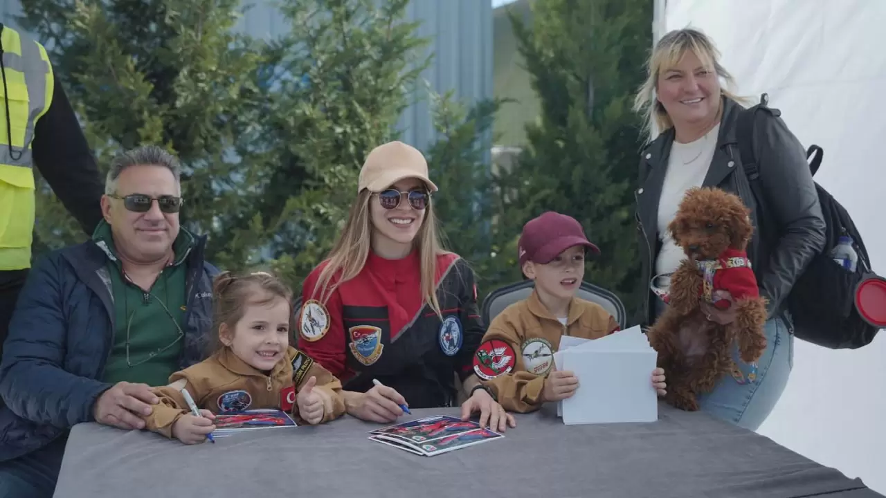 Türkiye’nin İlk kadın akrobasi pilotu 'Dünya Pilotlar Günü' için havalandı 6