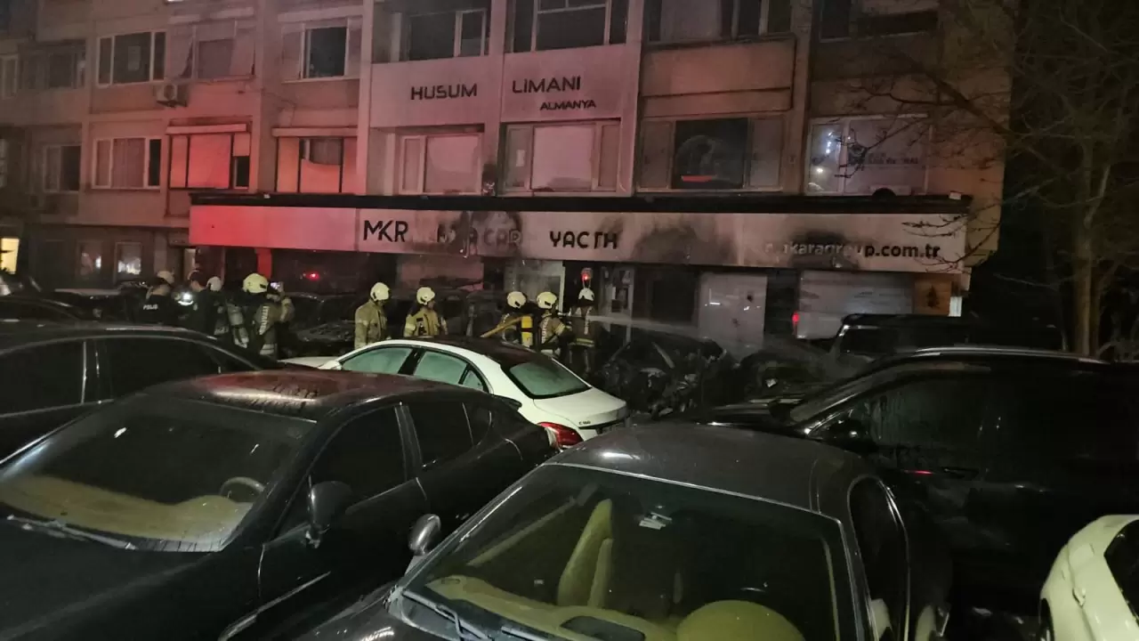 Beşiktaş’ta bir oto galeride çıkan yangın 15 araca sıçradı 4