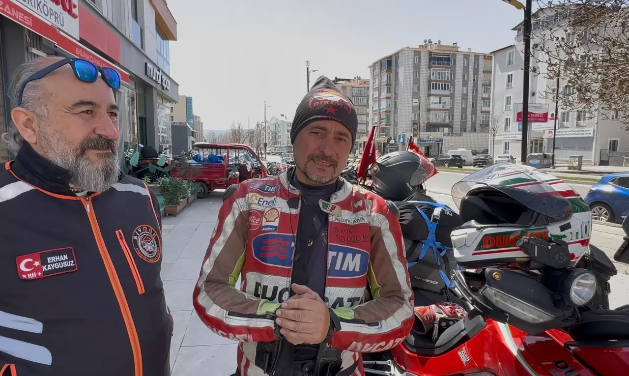 8 motosikletli binlerce kilometre kat edip umreye gitti 4