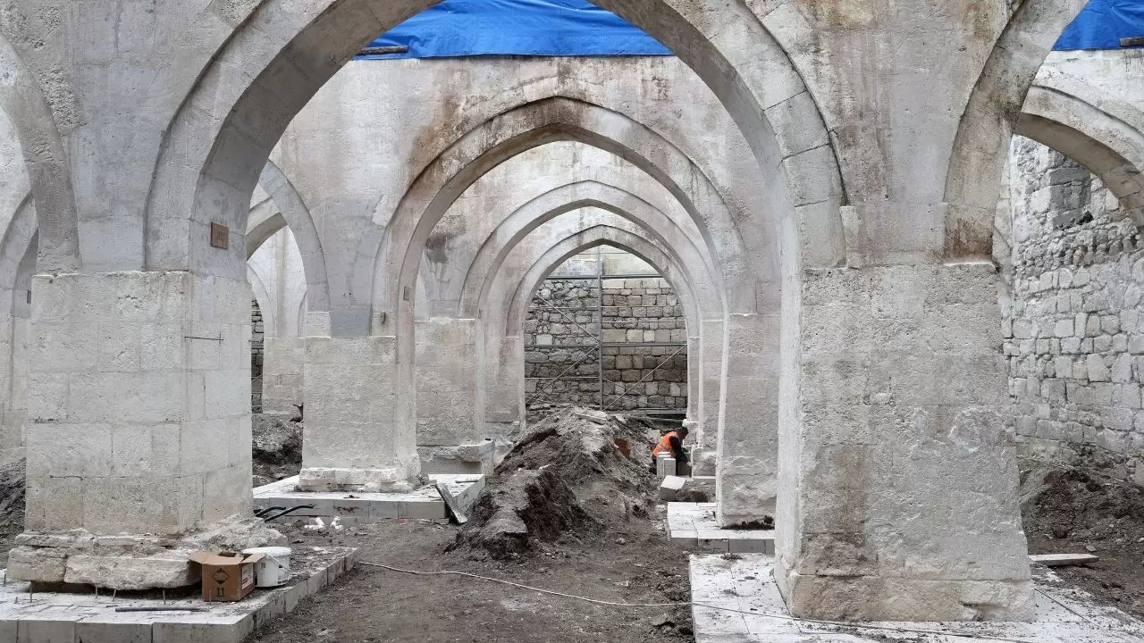 829 yıllık miras kurtarılıyor: Sivas Ulu Cami’de tarihi restorasyon! 9