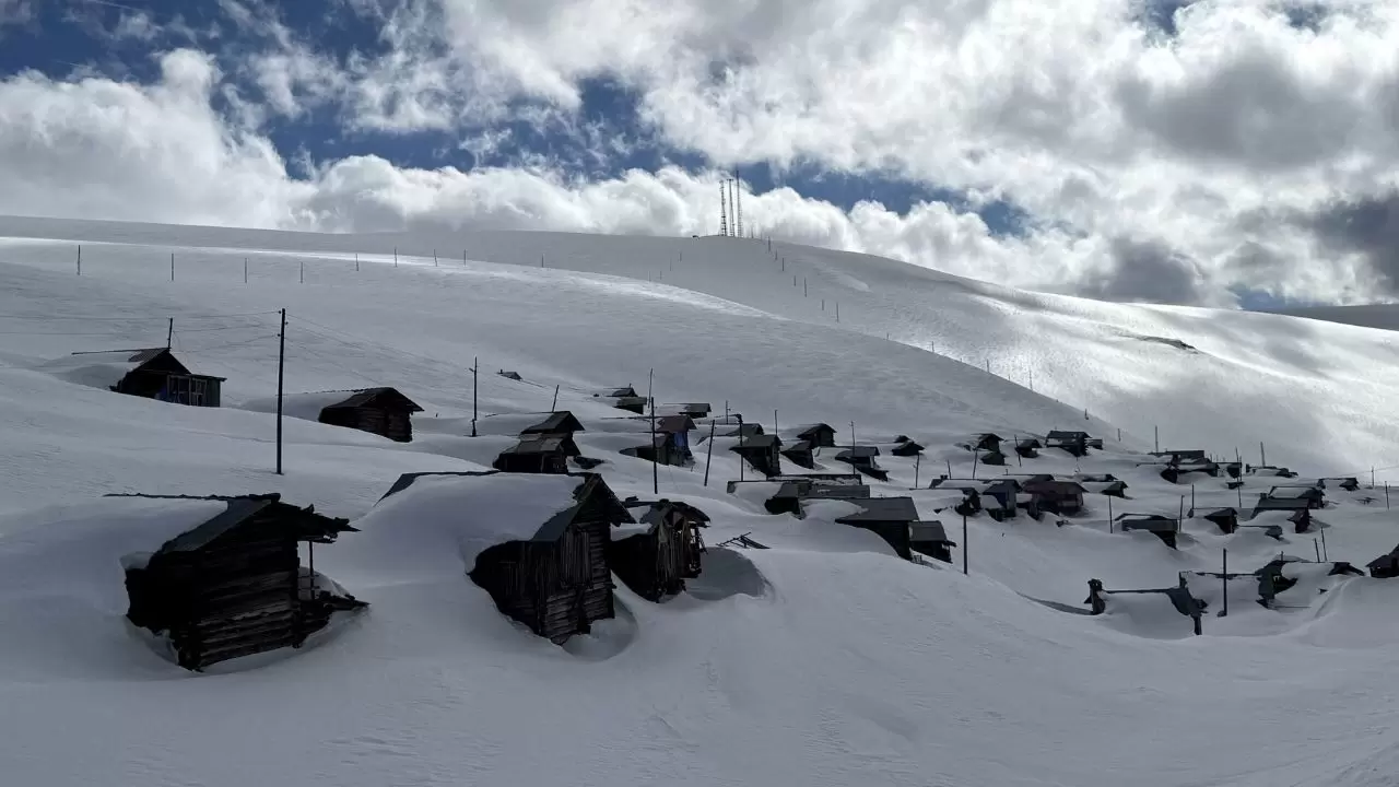Nisan ayında kış geri döndü! Ardahan ve Kars'ta kar kalınlığı 1 metreyi aştı 2