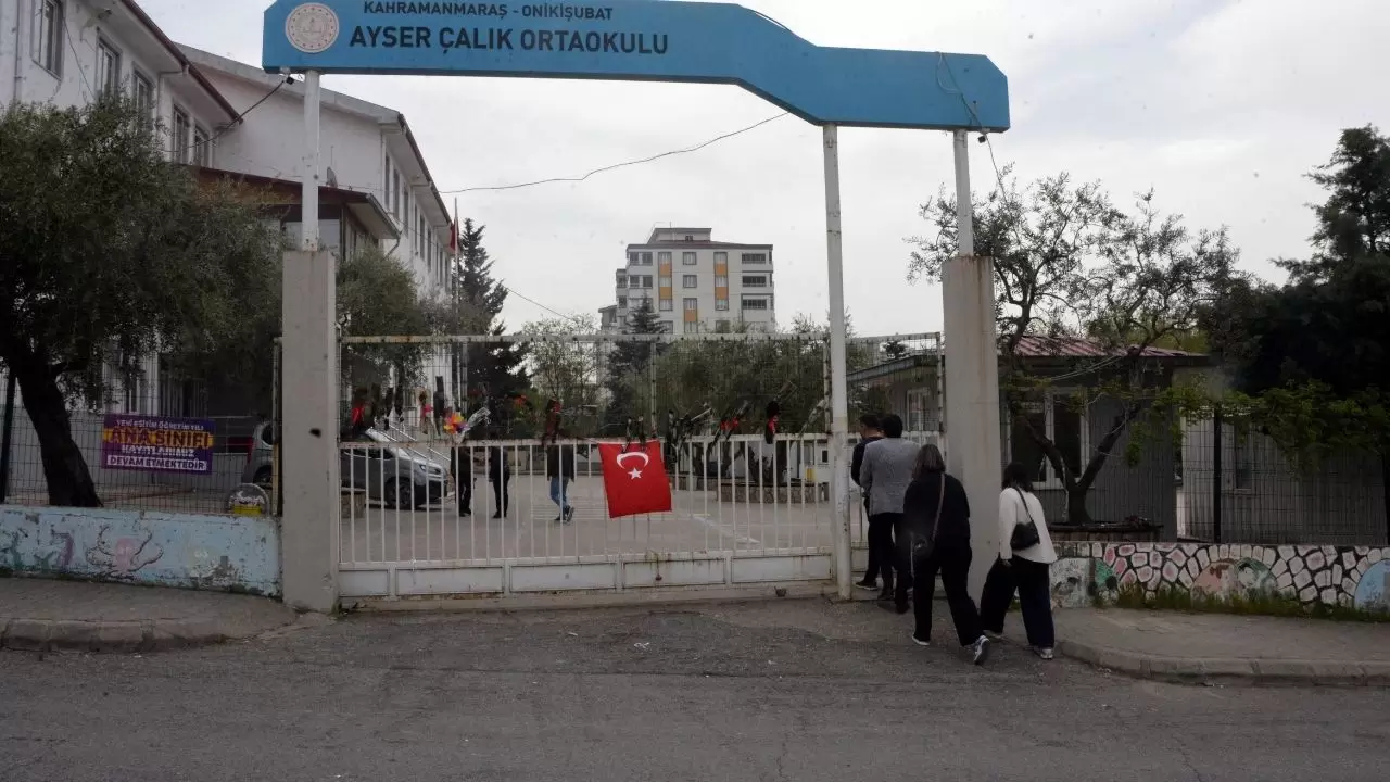 Katliamın tanığı çocukların okulda kalan eşyaları ailelerine teslim edildi 3