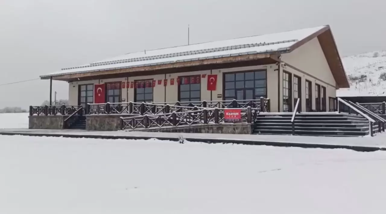 Keltepe Kayak Merkezi'nde nisan sürprizi: Beyaz örtü tekrar gözüktü 1