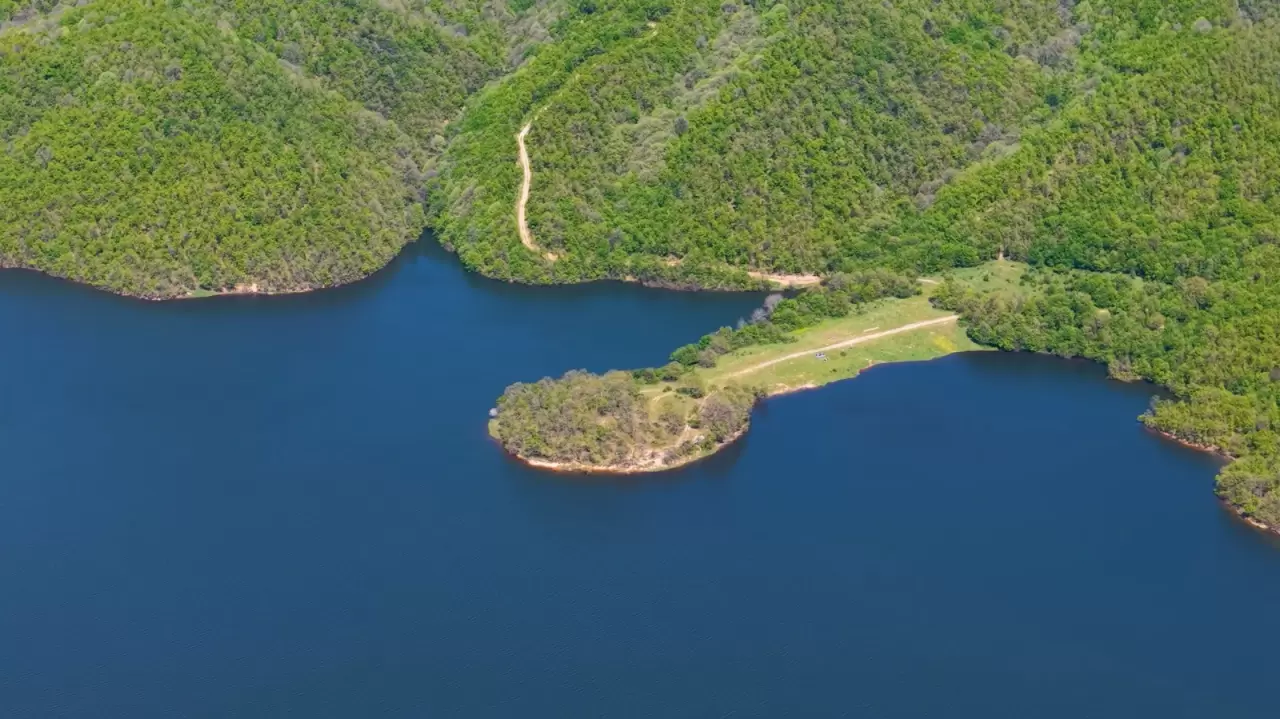 Ömerli Barajı'nda tablo gibi manzara! Dronla çekilen görüntüler büyüledi 4