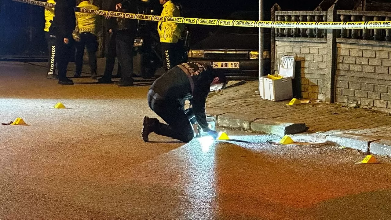 3 sokak boyunca polisten kaçan şahıs okul önünde vuruldu! 3