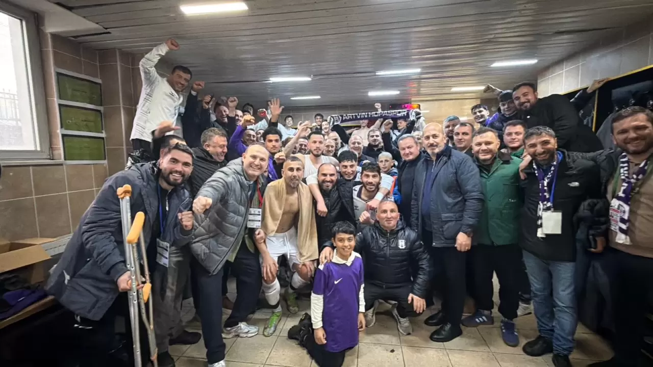 TFF 3. Lig’de haftanın en ilginç taraftar görüntüleri Hopa’dan geldi 4